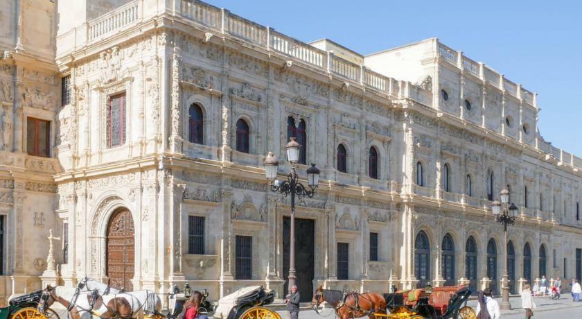 Sevilla Butterfly Suites Екстериор снимка