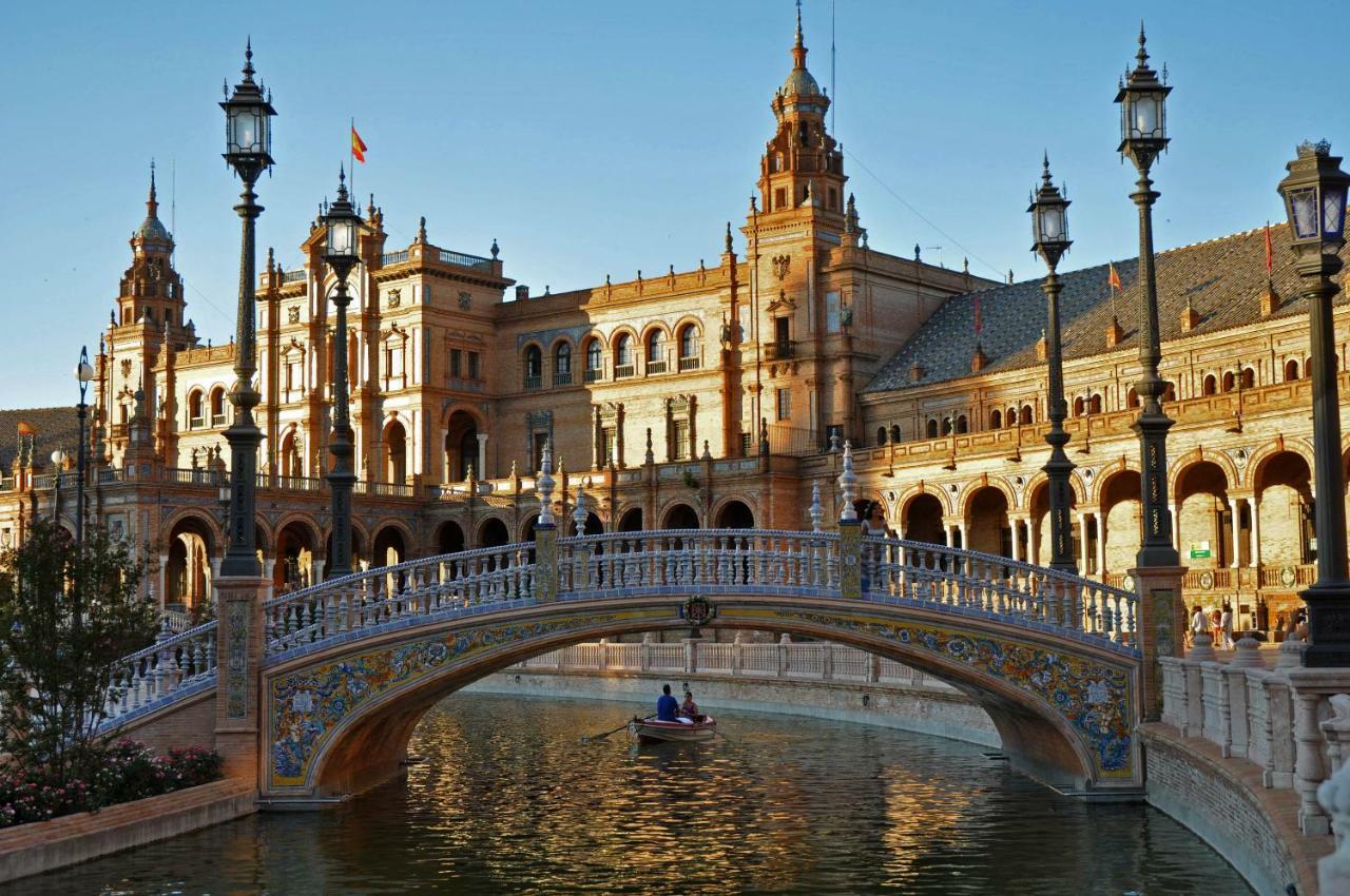Sevilla Butterfly Suites Екстериор снимка